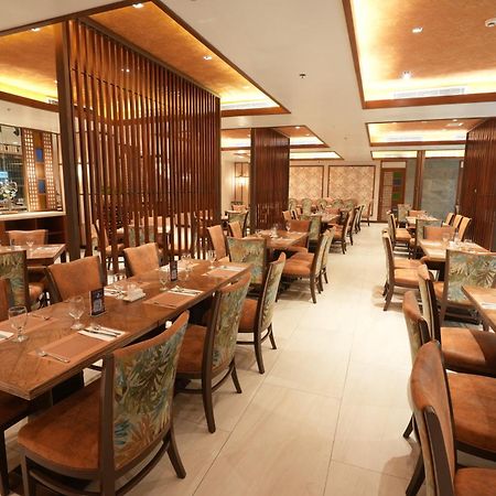Royce Hotel & Casino Clark Field Bagian luar foto