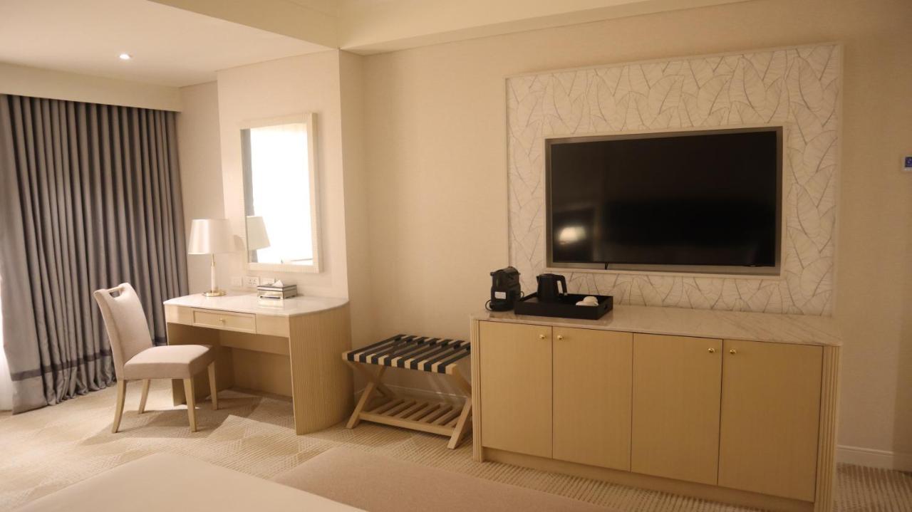 Royce Hotel & Casino Clark Field Bagian luar foto