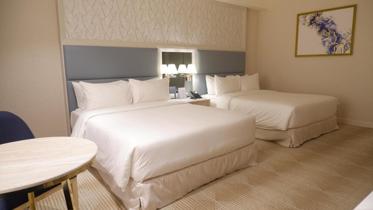 Royce Hotel & Casino Clark Field Bagian luar foto
