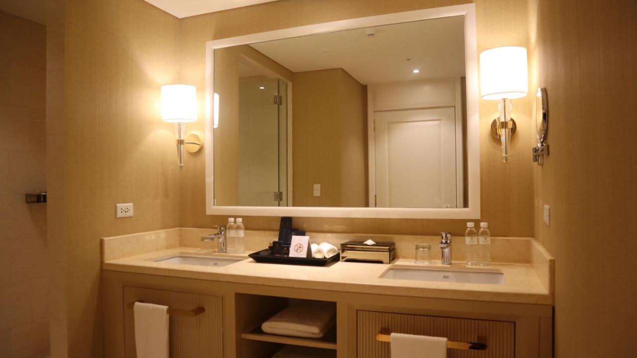 Royce Hotel & Casino Clark Field Bagian luar foto