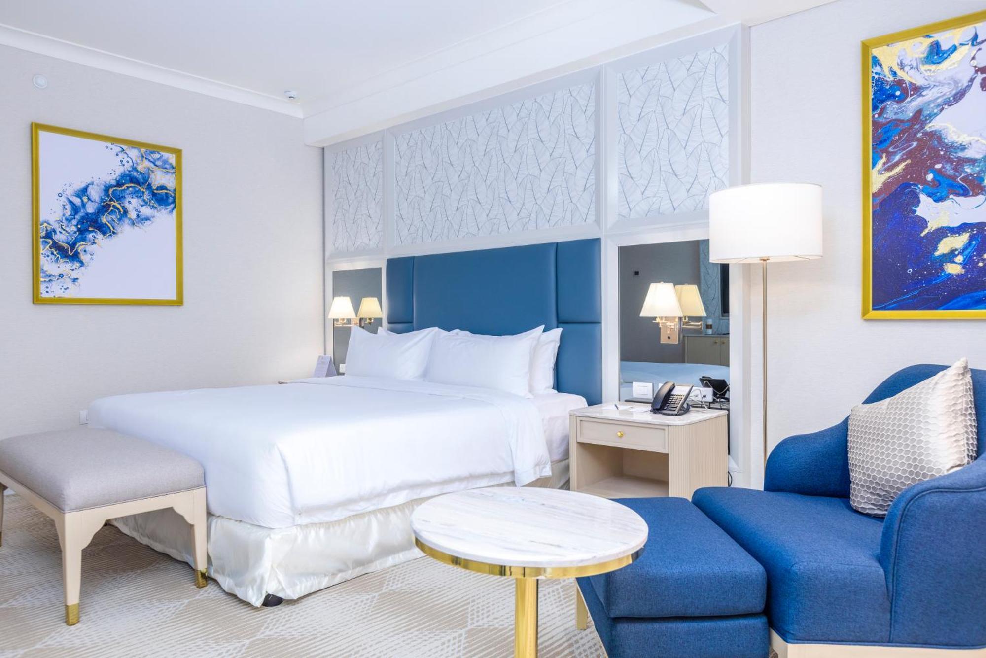 Royce Hotel & Casino Clark Field Bagian luar foto