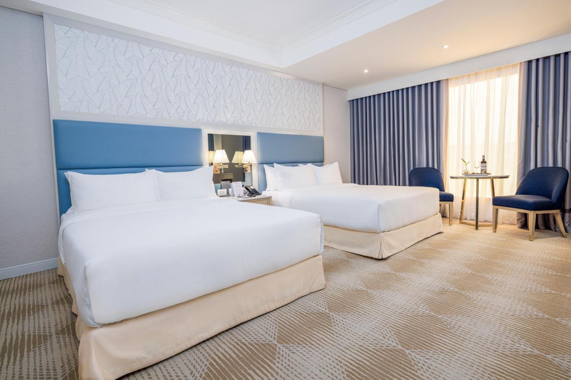 Royce Hotel & Casino Clark Field Bagian luar foto