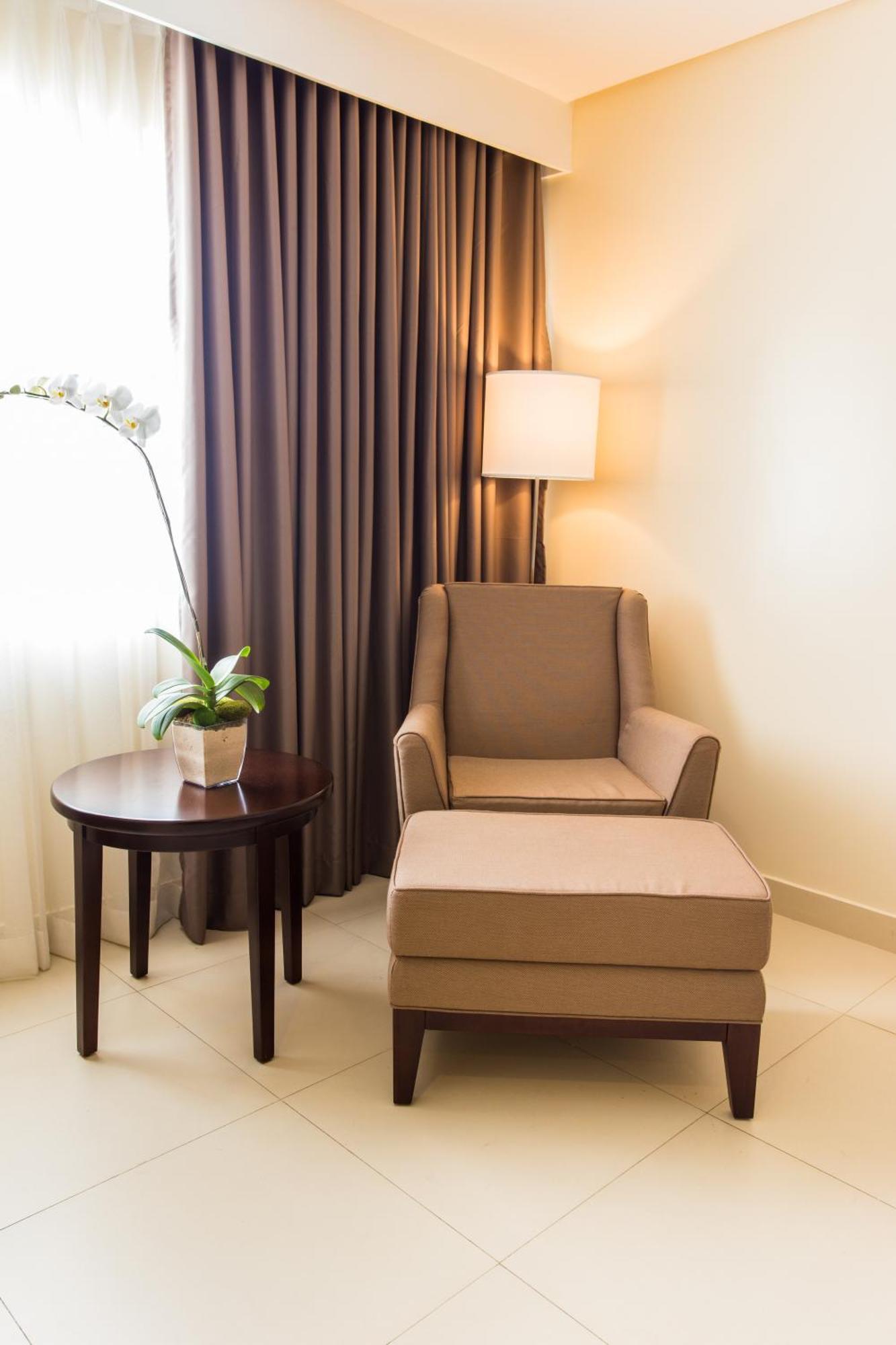 Royce Hotel & Casino Clark Field Bagian luar foto
