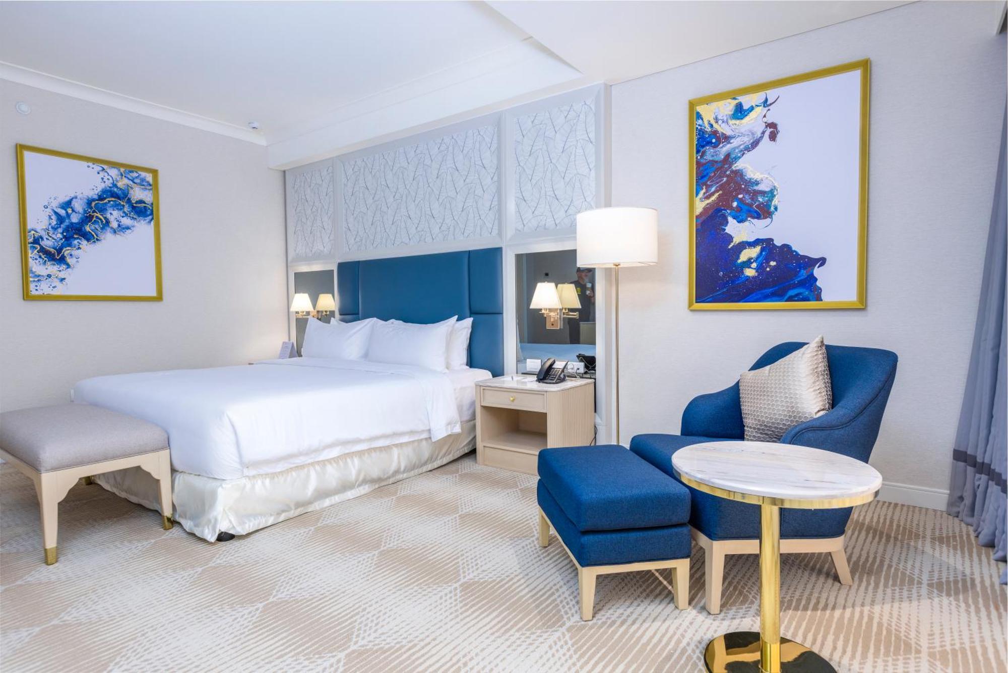 Royce Hotel & Casino Clark Field Bagian luar foto