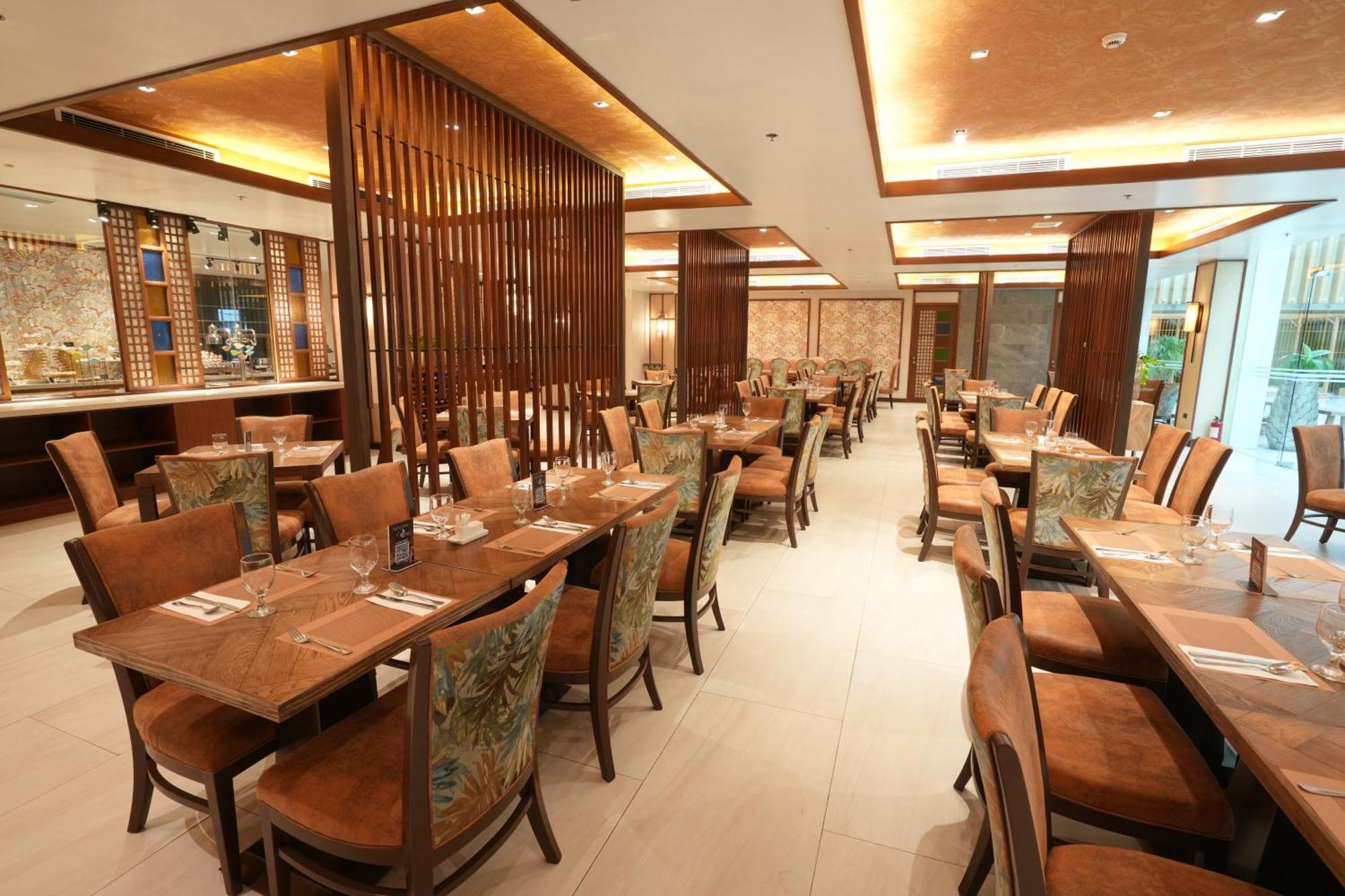Royce Hotel & Casino Clark Field Bagian luar foto