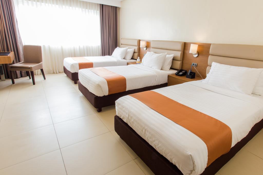Royce Hotel & Casino Clark Field Bagian luar foto