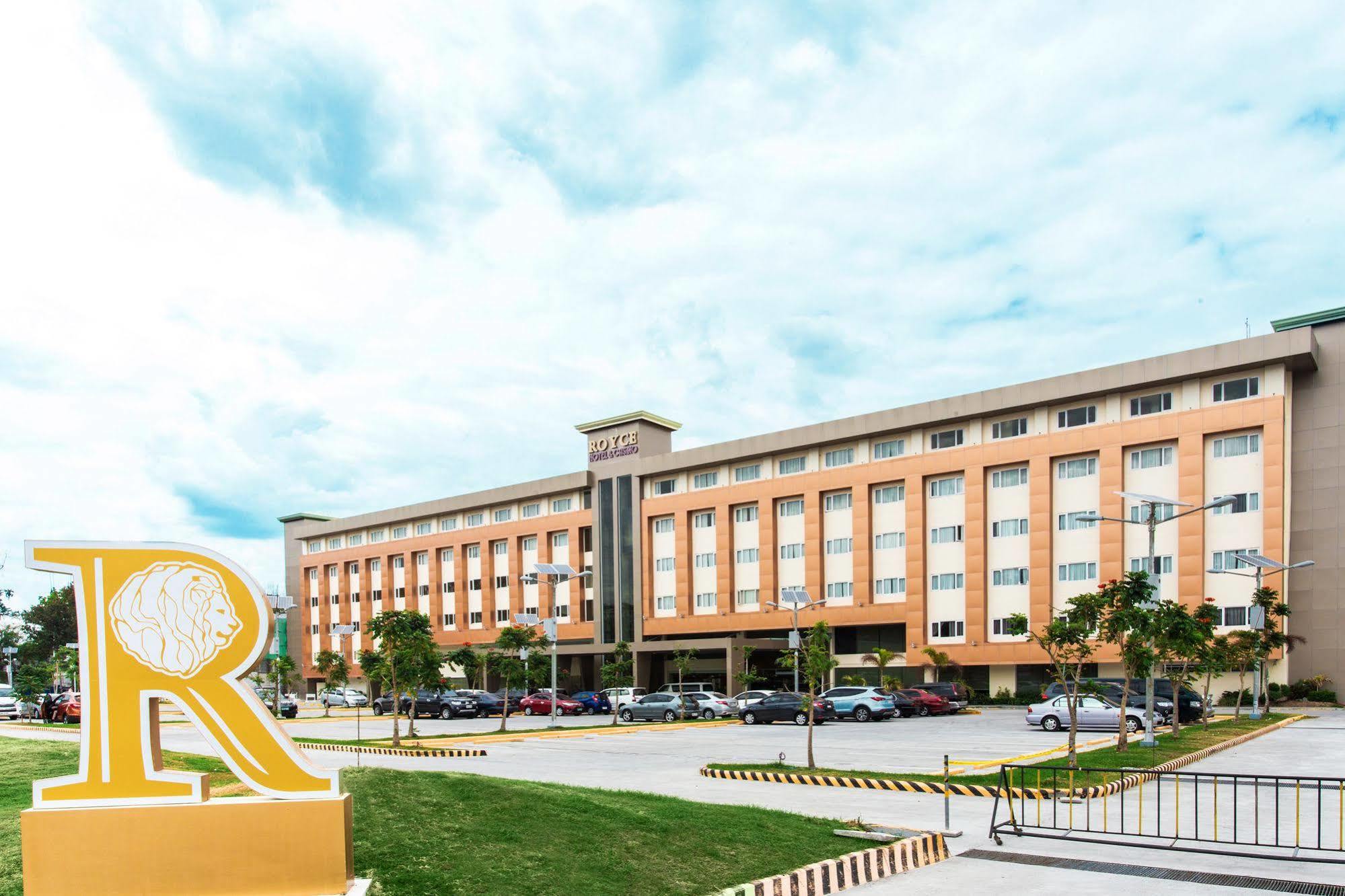 Royce Hotel & Casino Clark Field Bagian luar foto